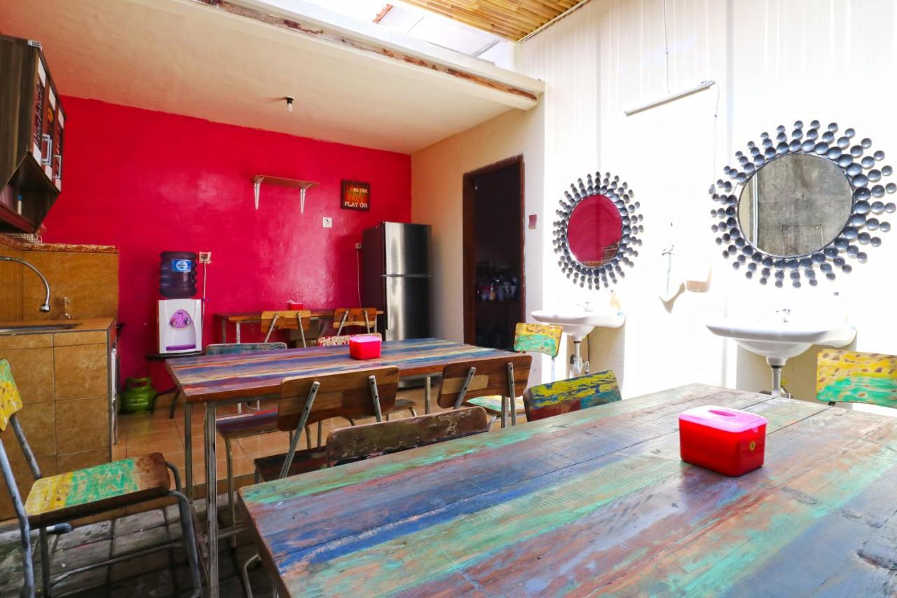 Balini 9 Hostel Denpasar Zewnętrze zdjęcie