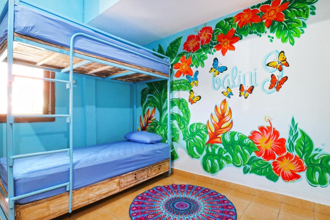 Balini 9 Hostel Denpasar Zewnętrze zdjęcie