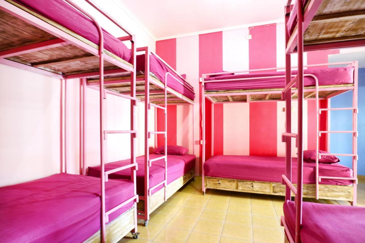 Balini 9 Hostel Denpasar Zewnętrze zdjęcie